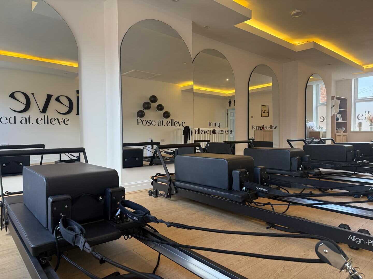 Elleve pilates reformer machines